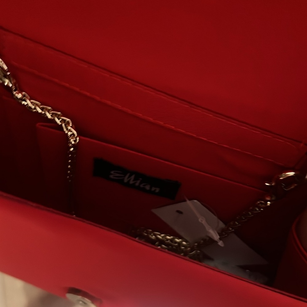 Red clutch - Picture 3 of 6